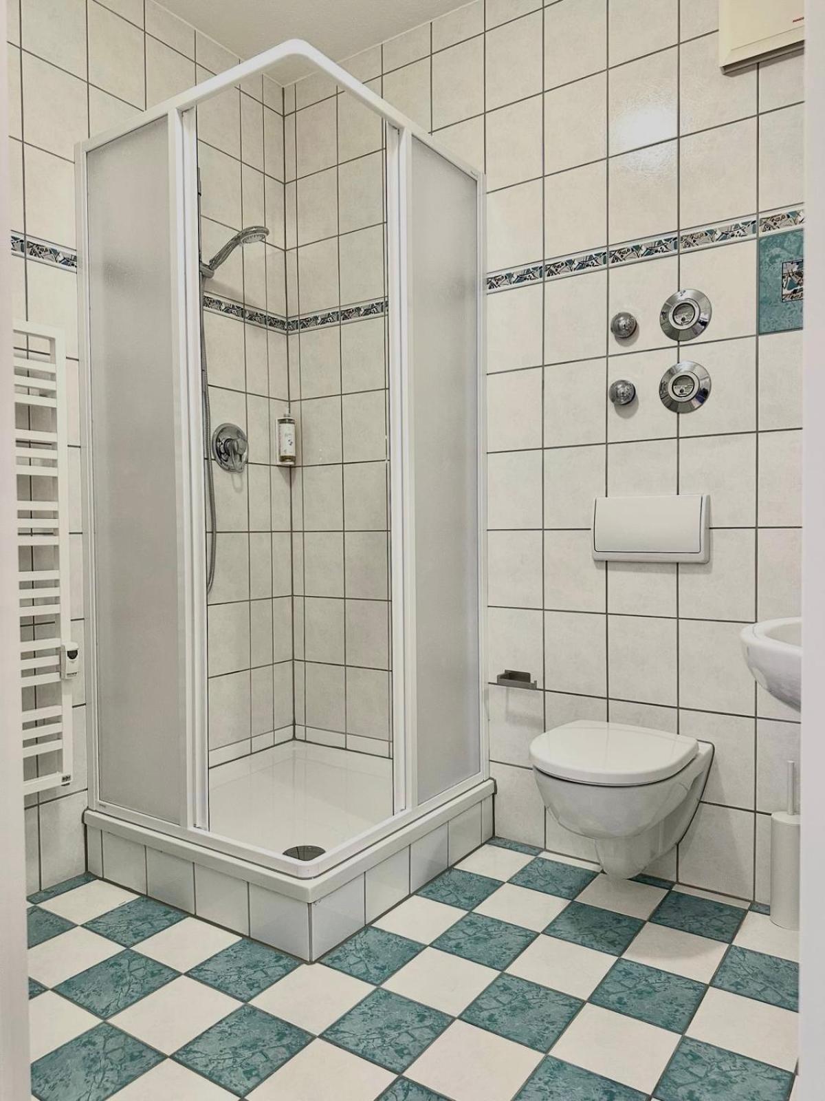 Raha Apartments - Modernes Studio-Apartment - Hbf - Gratis Parkplatz Ерфурт Екстер'єр фото