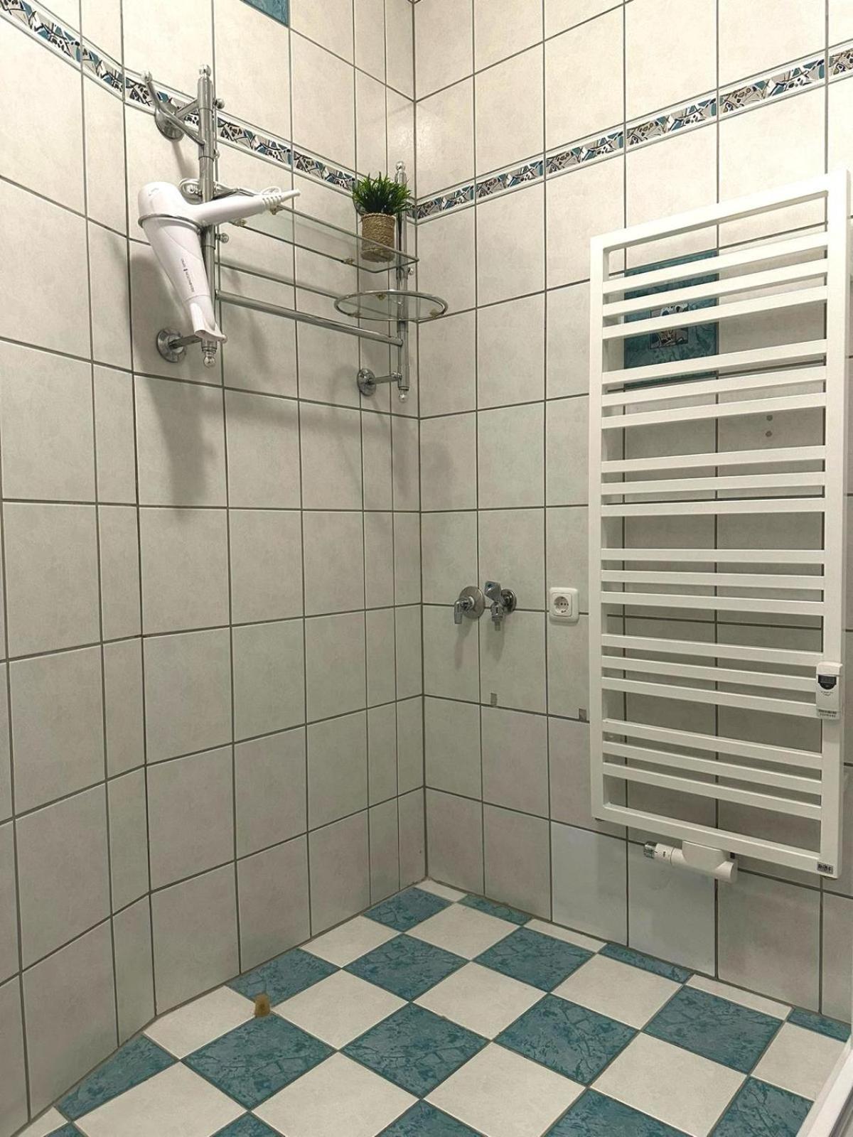 Raha Apartments - Modernes Studio-Apartment - Hbf - Gratis Parkplatz Ерфурт Екстер'єр фото