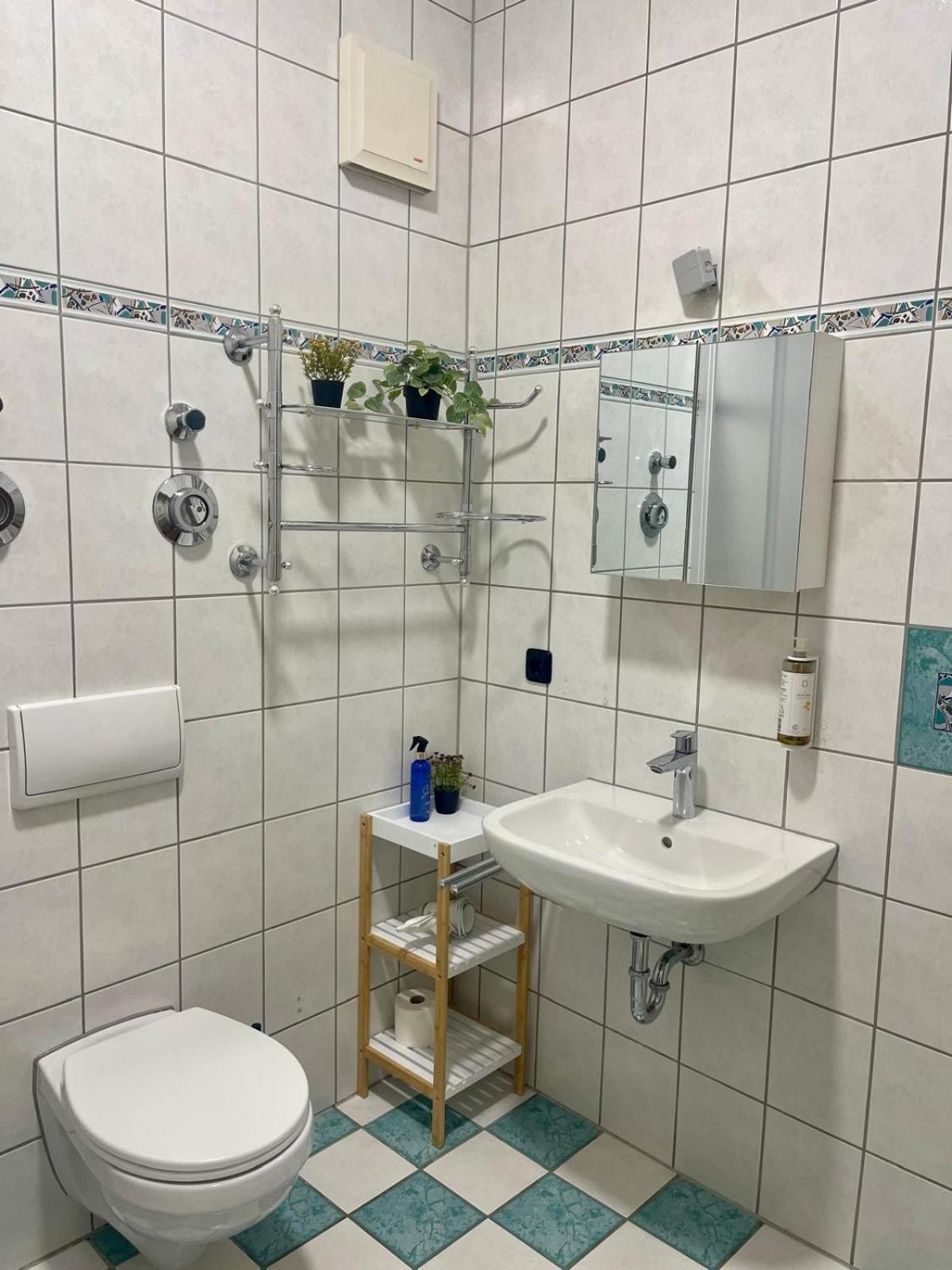 Raha Apartments - Modernes Studio-Apartment - Hbf - Gratis Parkplatz Ерфурт Екстер'єр фото