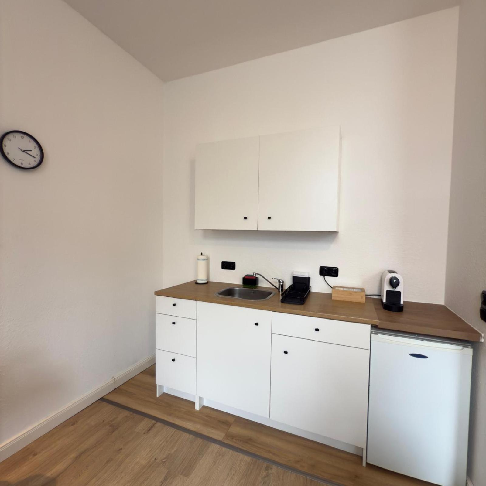 Raha Apartments - Modernes Studio-Apartment - Hbf - Gratis Parkplatz Ерфурт Екстер'єр фото