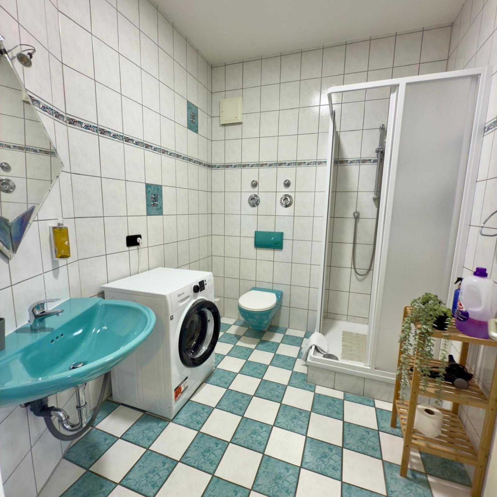 Raha Apartments - Modernes Studio-Apartment - Hbf - Gratis Parkplatz Ерфурт Екстер'єр фото